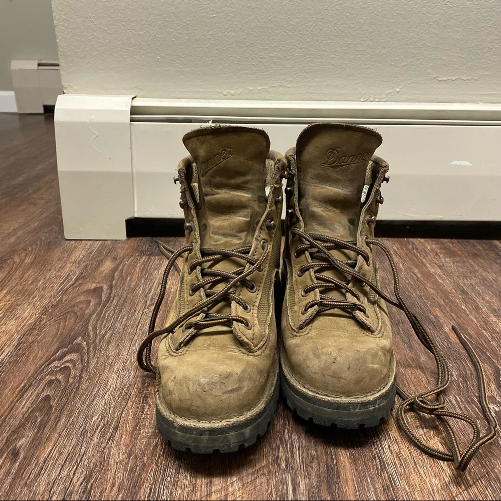 In good condition size 7 Danner Light II boots - Picture 2 of 9